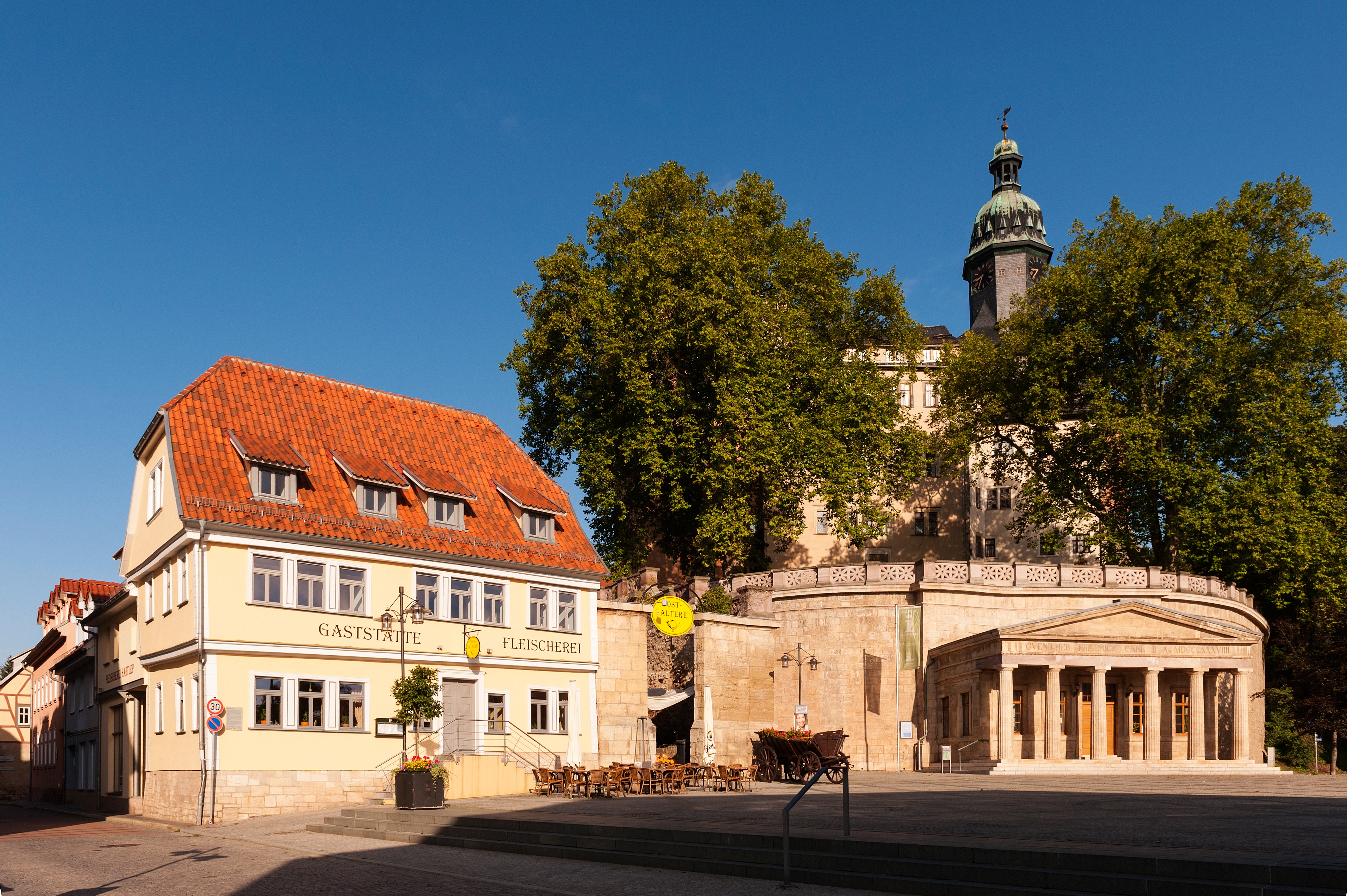 Marktplatz Sondershausen mit Blick auf das Schloss.
